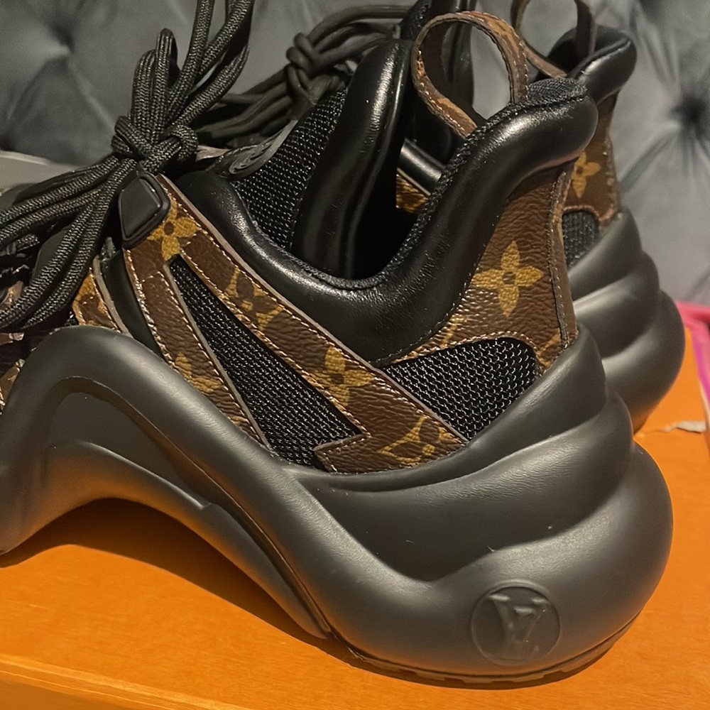 Louis Vuitton - Picture 11 of 11